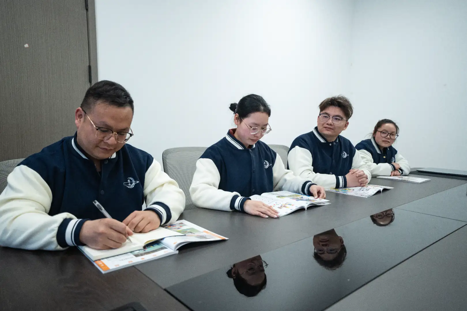 定制化端到端 B2B 支持